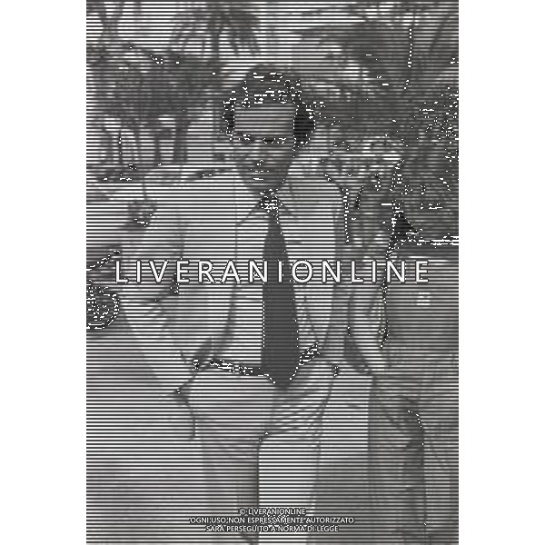 NEG-RETROSPETTIVA JULIO IGLESIAS CANTANTE NELLA FOTO JULIO IGLESIAS A CANNES NELL\'ANNO 1979 AG ALDO LIVERANI SAS 