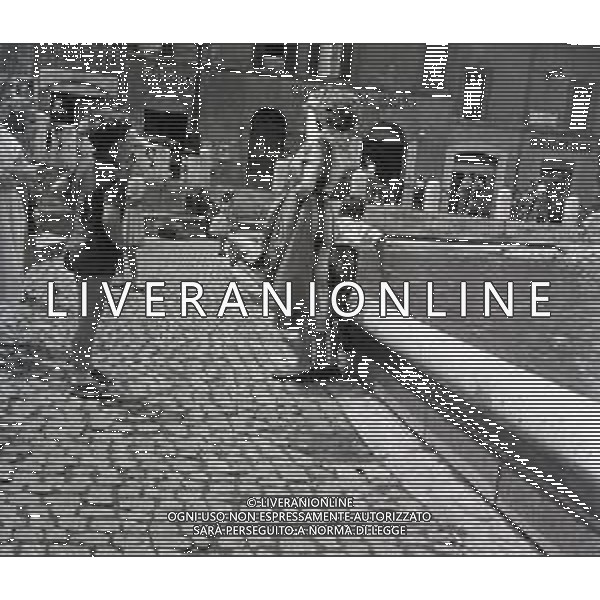 NEG-1950-1955 ROMA FONTANA DI TREVI NELLA FOTO I RAGAZZINI RACCOLGONO LE MONETE GETTATE DAI TURISTI NELLA FONTANA DI TREVI AG ALDO LIVERANI SAS