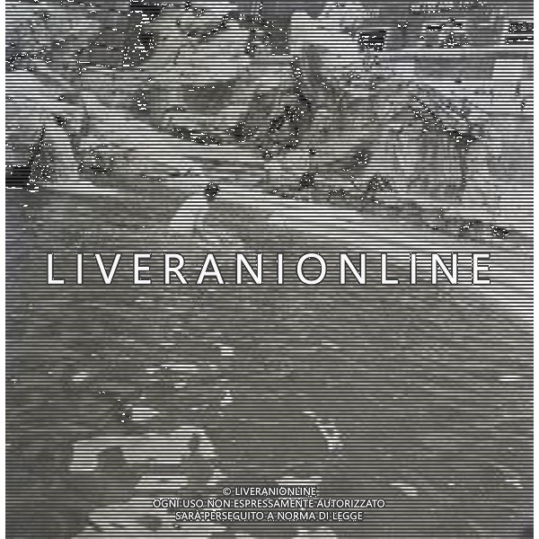 NEG-1950-1955 ROMA FONTANA DI TREVI NELLA FOTO I RAGAZZINI RACCOLGONO LE MONETE GETTATE DAI TURISTI NELLA FONTANA DI TREVI AG ALDO LIVERANI SAS