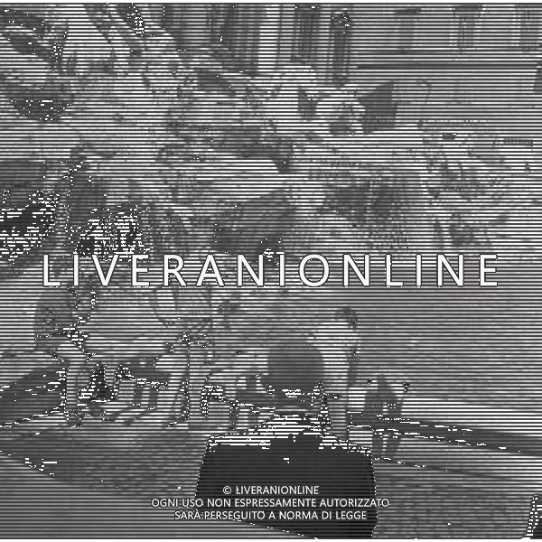 NEG-1950-1955 ROMA FONTANA DI TREVI NELLA FOTO I RAGAZZINI RACCOLGONO LE MONETE GETTATE DAI TURISTI NELLA FONTANA DI TREVI AG ALDO LIVERANI SAS