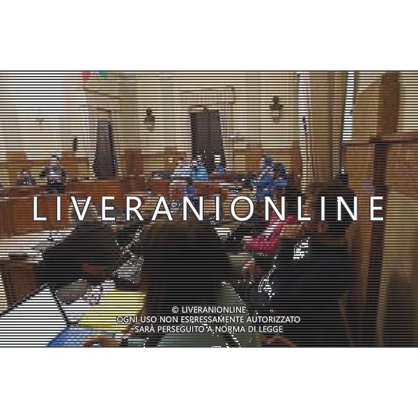 IMOLA 04 04 2024 CONSIGLIO COMUNALE FOTO TRAPPOLE,CAMBIAMENTO DI SIMONE CARAPIA DALLA LEGA A FRATELLI D\'ITALIA NELLA FOTO PROTESTA DI FLIPPO SAMACCHINI CON UN POSTER PER PASSAGGIO DI SIMONE CARAPIA DA LEGA A FRATELLI D\'ITALIA ©SANNA / AGENZIA ALDO LIVERANI SAS