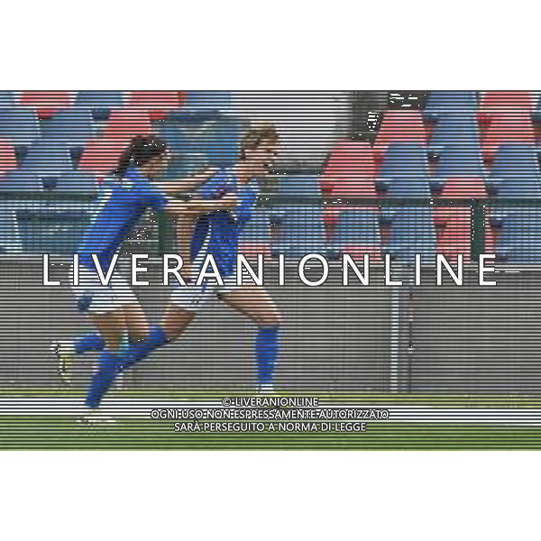 Foto Andrea Rosito 5 Aprile 2024 Cosenza, Italia calcio Italia vs Paesi - Women\'s European Qualifiers 2025 - Stadio San Vito-Gigi Marulla. Nella foto: Festa gol Valentina Giacinti foto andrea rosito-ag aldo liverani sas