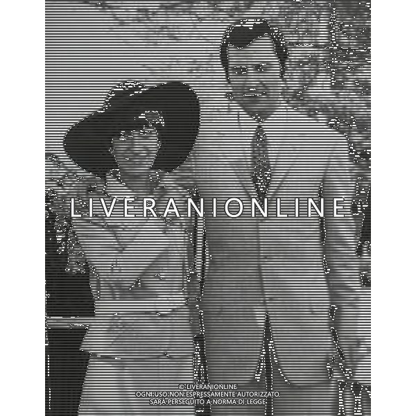 NEG-RETROSPETTIVA LUIGI CALABRESI COMMISSARIO DI POLIZIA NELLA FOTO LE RIPRODUZIONI DEL COMMISSARIO LUIGI CALABRESI CON LA MOGLIE GENTILE CONCESSIONE FAMIGLIARI-AG GIOVANNI LIVERANI-AG ALDO LIVERANI SAS