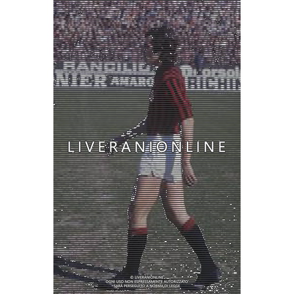 DIAP-RETROSPETTIVA CARLO TRESOLDI CALCIATORE NELLA FOTO CARLO TRESOLDI CON LA MAGLIA DEL MILAN AG ALDO LIVERANI SAS