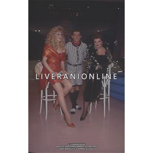 DIAP-RETROSPETTIVA ESTER WILLIAMS ATTRICE NELLA FOTO ESTER WILLIAMS OSPITE DELLA TRASMISSIONE TELEVISIVA “ODIENS“ CON LORELLA CUCCARINI E EZIO GREGGIO AG ALDO LIVERANI SAS  