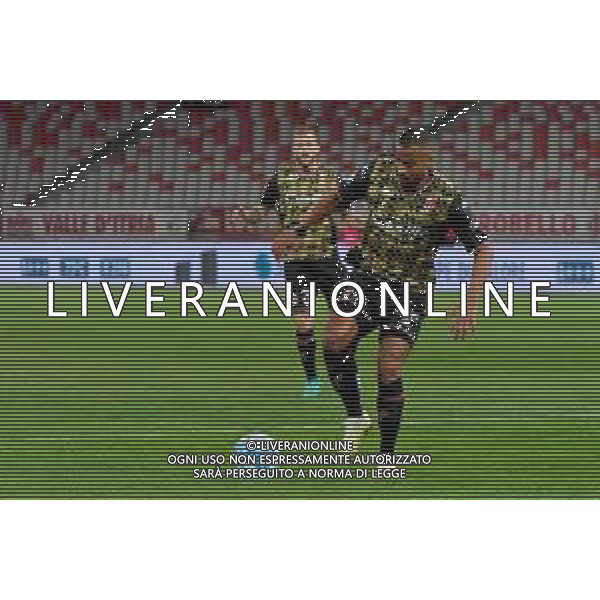 TVEM Davide Diaw of SSC Bari during the Italian Serie B match between SSC Bari vs US Cremonese on April 5, 2024 at the San Nicola stadium in Bari, Italy. Photo by Emmanuele Mastrodonato/agenzia Aldo Liverani sas /AGENZIA ALDO LIVERANI SAS