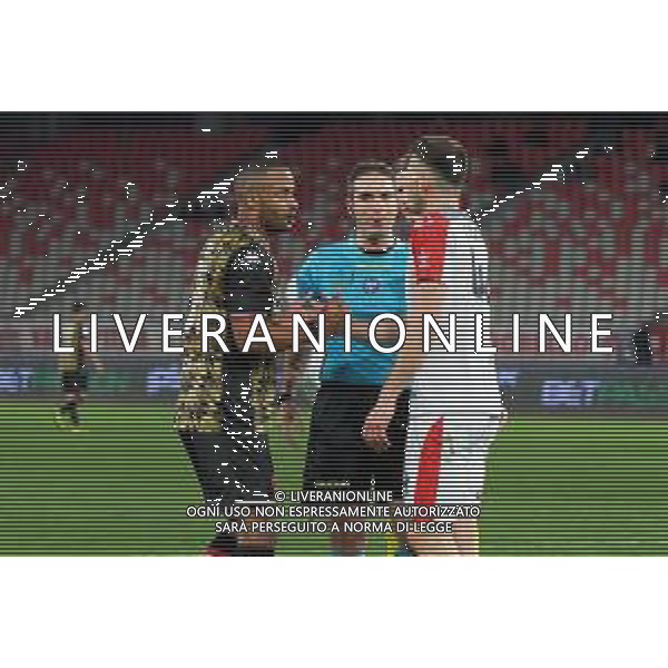 TVEM Davide Diaw of SSC Bari and Luka Lochoshvili of US Cremonese during the Italian Serie B match between SSC Bari vs US Cremonese on April 5, 2024 at the San Nicola stadium in Bari, Italy. Photo by Emmanuele Mastrodonato/agenzia Aldo Liverani sas /AGENZIA ALDO LIVERANI SAS