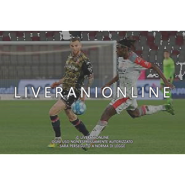 TVEM Frank Tsadjout of US Cremonese and Francesco Vicari of SSC Bari during the Italian Serie B match between SSC Bari vs US Cremonese on April 5, 2024 at the San Nicola stadium in Bari, Italy. Photo by Emmanuele Mastrodonato/agenzia Aldo Liverani sas /AGENZIA ALDO LIVERANI SAS