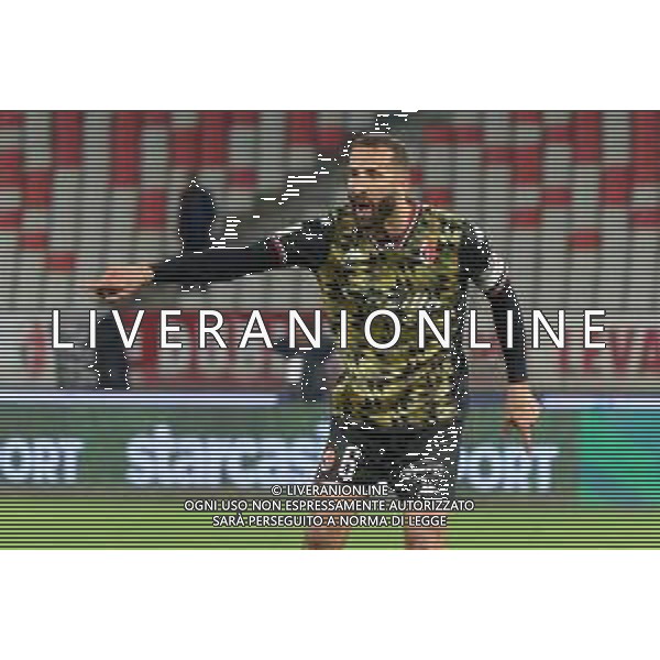 TVEM Valerio Di Cesare of SSC Bari during the Italian Serie B match between SSC Bari vs US Cremonese on April 5, 2024 at the San Nicola stadium in Bari, Italy. Photo by Emmanuele Mastrodonato/agenzia Aldo Liverani sas /AGENZIA ALDO LIVERANI SAS