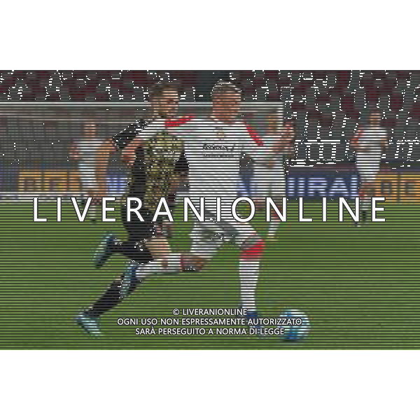 TVEM Cesar Falletti of US Cremonese and Giacomo Ricci of SSC Bari during the Italian Serie B match between SSC Bari vs US Cremonese on April 5, 2024 at the San Nicola stadium in Bari, Italy. Photo by Emmanuele Mastrodonato/agenzia Aldo Liverani sas /AGENZIA ALDO LIVERANI SAS