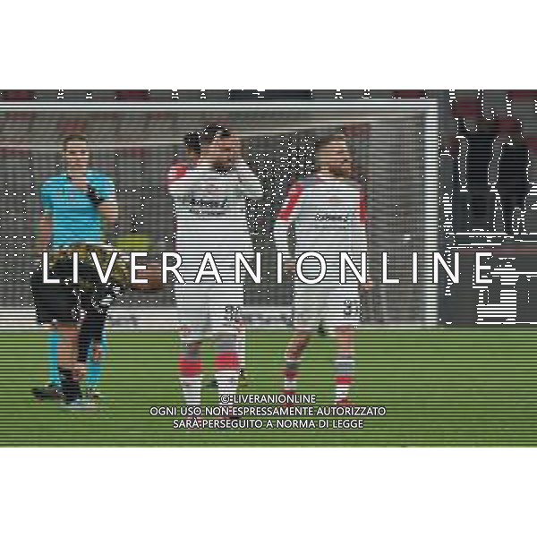 TVEM 90US Cremonese applauds during the Italian Serie B match between SSC Bari vs US Cremonese on April 5, 2024 at the San Nicola stadium in Bari, Italy. Photo by Emmanuele Mastrodonato/agenzia Aldo Liverani sas /AGENZIA ALDO LIVERANI SAS