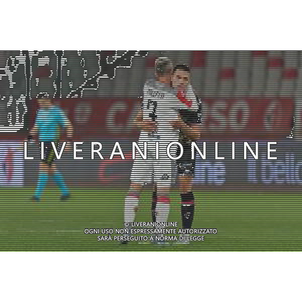 TVEM Cesar Falletti of US Cremonese and Karlo Lulic of SSC Bari during the Italian Serie B match between SSC Bari vs US Cremonese on April 5, 2024 at the San Nicola stadium in Bari, Italy. Photo by Emmanuele Mastrodonato/agenzia Aldo Liverani sas /AGENZIA ALDO LIVERANI SAS