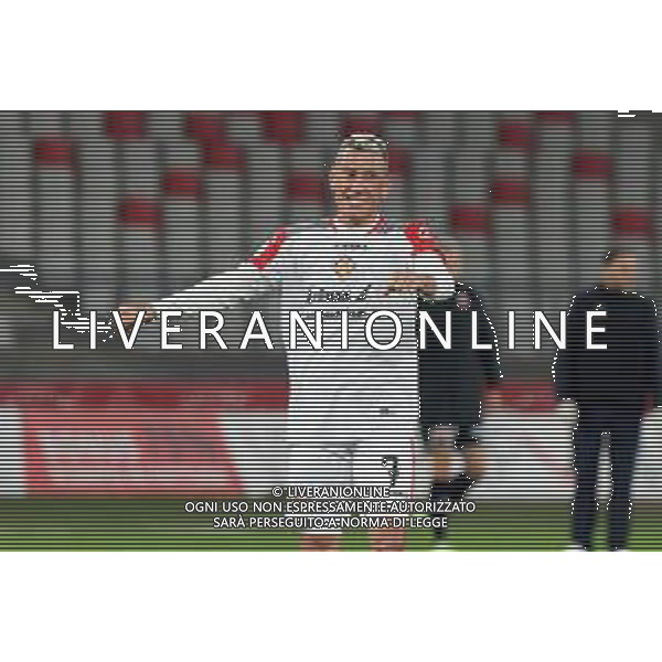TVEM Cesar Falletti of US Cremonese celebrates the victory during the Italian Serie B match between SSC Bari vs US Cremonese on April 5, 2024 at the San Nicola stadium in Bari, Italy. Photo by Emmanuele Mastrodonato/agenzia Aldo Liverani sas /AGENZIA ALDO LIVERANI SAS
