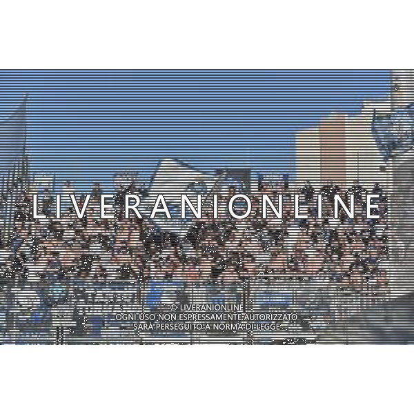 7-4-2024. Cagliari calcio-Atalanta Bergamasca calcio. 31° giornata campionato calcio italiano Serie A 2023/2024, stadio Unipol Domus Cagliari. Foto Salvatore Moi/Agenzia Aldo Liverani s.as. Nella foto: Tifosi dell\' Atalanta in trasferta, nel settore ospiti dello stadio Unipol Domus di Cagliari ©MOI SALVATORE / AGENZIA ALDO LIVERANI SAS