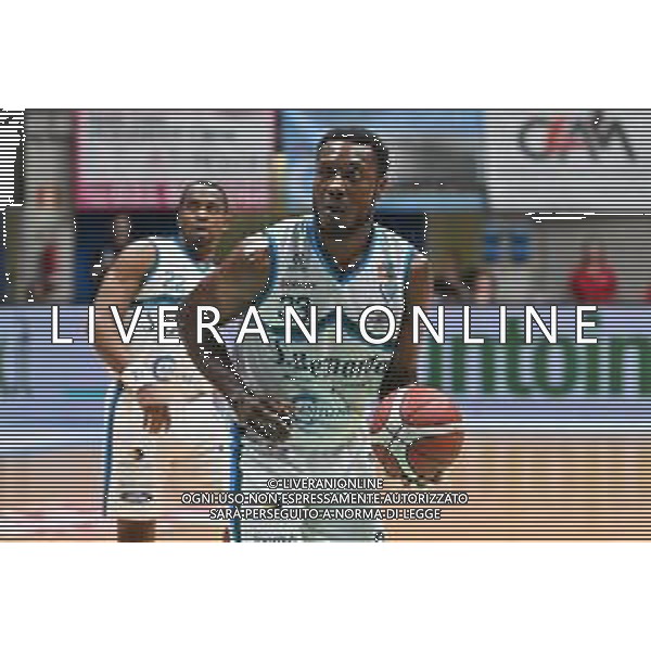 TVRG Cantu\' vs Piacenza nella foto Solomon Young (Cantu\') e dietro sulla SX Anthony Hickey (Cantu\') Acqua San Bernardo Cantu\' vs Assigecio Piacenza Desio (MB) 07-04-2024 PalaFitLine Campionato Serie A2 girone verde - 8a giornata fase a orologio foto Roberto Garavaglia/Agenzia Aldo Liverani sas/ AGENZIA ALDO LIVERANI SAS