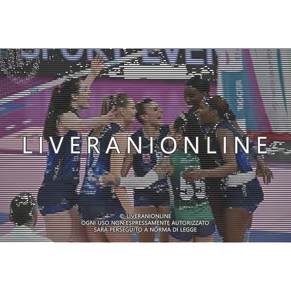 TVRG Milano vs Scandicci nella foto esultanza Vero Volley Milano dopo un punto Milano 10-04-2024 Allianz Cloud - PalaLido Allianz Vero Volley Milano vs Pallavolo Scandicci Savino Del Bene Playoff Serie A1 Tigotà - gara 2 semifinali foto Roberto Garavaglia/Agenzia Aldo Liverani sas/AGENZIA ALDO LIVERANI SAS