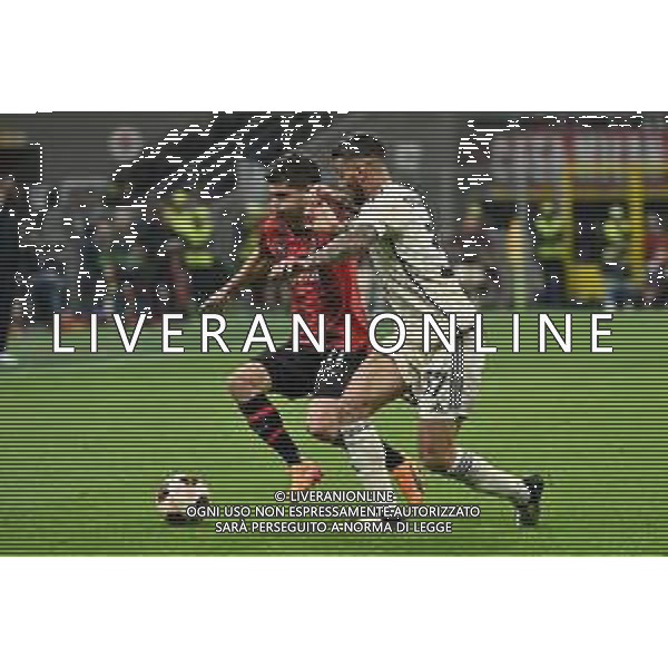 Milan vs Roma nella foto Christian Mate Pulisic (Milan) e Leonardo Spinazzola (Roma) Milano 11-04-2024 Stadio Giuseppe Meazza - San Siro UEFA Europa League - quarti di finale gara di andata foto Roberto Garavaglia/Agenzia Aldo Liverani sas/AGENZIA ALDO LIVERANI SAS