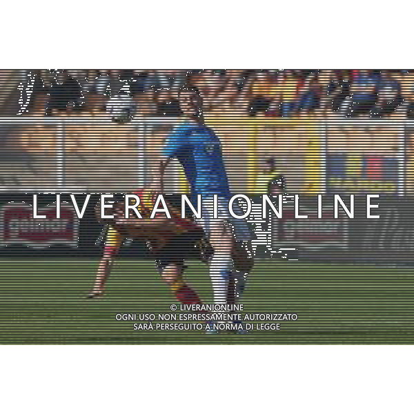 TVEM Alberto Cerri of Empoli FC in action against Ylber Ramadani of US Lecce during the Italian soccer Serie A match US Lecce vs Empoli on April 13, 2024 at Via del Mare Stadium in Lecce, Italy. Photo Emmanuele Mastrodonato/agenzia Liverani / AGENZIA ALDO LIVERANI SAS