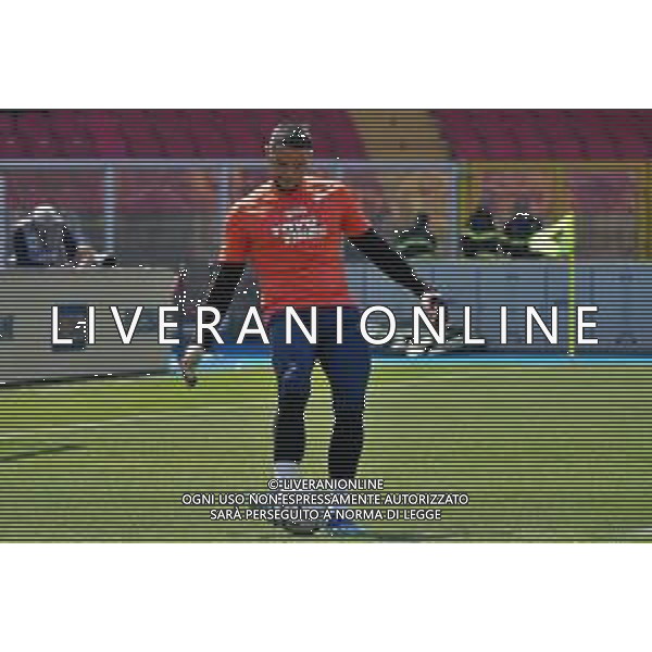 TVEM Elia Caprile of Empoli FC warms up during the Italian soccer Serie A match US Lecce vs Empoli on April 13, 2024 at Via del Mare Stadium in Lecce, Italy. Photo Emmanuele Mastrodonato/agenzia Liverani/ AGENZIA ALDO LIVERANI SAS