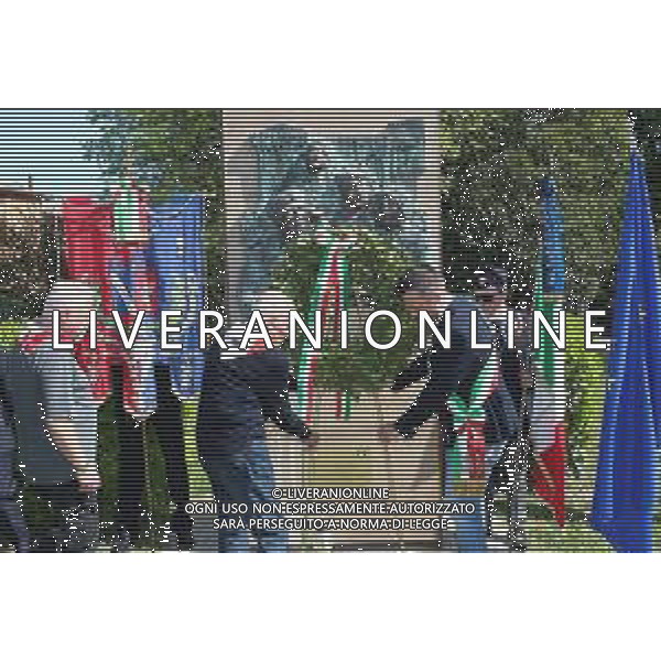 IMOLA 14 04 2024 INIZIATIVE PER CELEBRARE IL 79.o ANNIVERSARIO DELLA LIBERAZIONE DELLA CITTAí NELLA FOTO GIARDINO GENERALE ANDRES DEPOSIZIONE DI UNA CORONA AL MONUMENTO AL II CORPO D\'ARMATA POLACCA E UN MAZZO DI FIORI AL MONUMENTO DELL\'ORSO WOJTEK PRESENTI SINDACO MARCO PANIERI GABRIO SALIERI ANPI FORZE DELL\'ORDINE ©SANNA / AGENZIA ALDO LIVERANI SAS