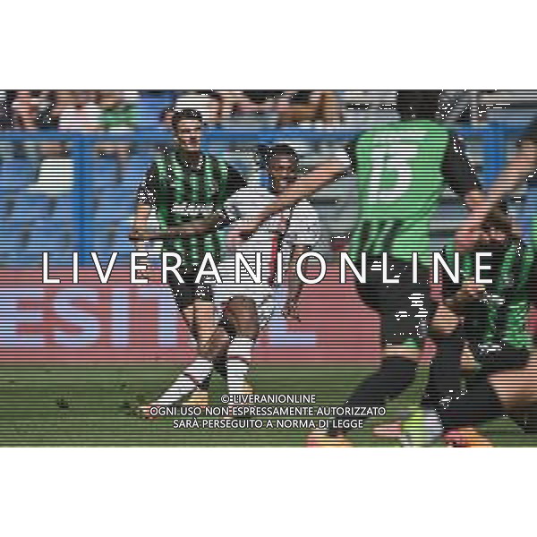 Sassuolo vs Milan nella foto Rafael Leao (Milan) segna il gol dell\'1 a 2 Reggio Emilia 14-04-2024 Mapei Stadium - Stadio Città del Tricolore Campionato Serie A TIM - 32a giornata foto Roberto Garavaglia/Agenzia Aldo Liverani sas/ AGENZIA ALDO LIVERANI SAS