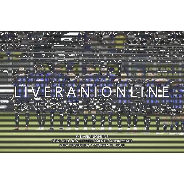 La formazione della squadra dell\'inter schierata durante il minuto di silenzio per le vittime della tragedia di Suviana. -Inter vs Cagliari Campionato Calcio Serie A TIM 14-04-2024 ©PAOLO GIAMPIETRI / AGENZIA ALDO LIVERANI SAS