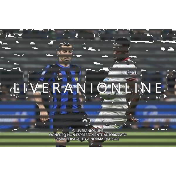 Inter vs Cagliari nella foto Henrikh Mkhitaryan (Inter) e Ibrahim Sulemana (Cagliari) Milano 14-04-2024 Stadio Giuseppe Meazza - San Siro Campionato Serie A TIM - 32a giornata foto Roberto Garavaglia/Agenzia Aldo Liverani sas/ AGENZIA ALDO LIVERANI SAS