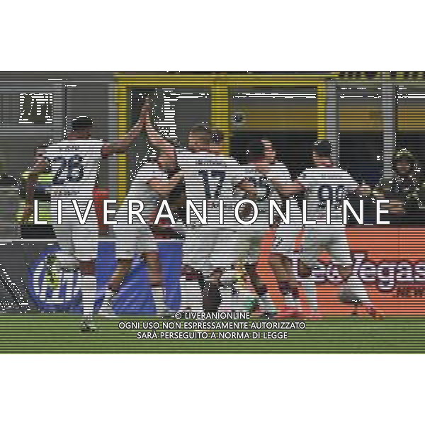 Inter vs Cagliari nella foto esultanza Cagliari dopo il gol dell\'1 a 1 Milano 14-04-2024 Stadio Giuseppe Meazza - San Siro Campionato Serie A TIM - 32a giornata foto Roberto Garavaglia/Agenzia Aldo Liverani sas/ AGENZIA ALDO LIVERANI SAS