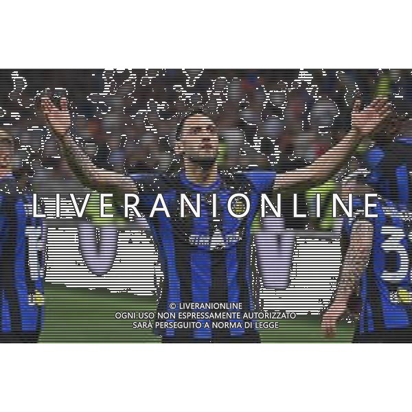 Inter vs Cagliari nella foto Hakan Calhanoglu (Inter) esulta dopo il gol del 2 a 1 Milano 14-04-2024 Stadio Giuseppe Meazza - San Siro Campionato Serie A TIM - 32a giornata foto Roberto Garavaglia/Agenzia Aldo Liverani sas/ AGENZIA ALDO LIVERANI SAS