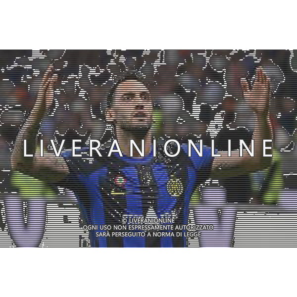 Inter vs Cagliari nella foto Hakan Calhanoglu (Inter) esulta dopo il gol del 2 a 1 Milano 14-04-2024 Stadio Giuseppe Meazza - San Siro Campionato Serie A TIM - 32a giornata foto Roberto Garavaglia/Agenzia Aldo Liverani sas