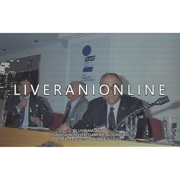 Neg- RETROSPETTIVA FRANCO CARRARO DIRIGENTE SPORTIVO E POLITICO NELLA FOTO FRANCO CARRARO PRESIDENTE FEDERCALCIO ALL\'ASSEMBLEA DI LEGA CALCIO A MILANO NELL\'ANNO 1997 AG ALDO LIVERANI SAS  
