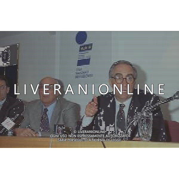 Neg- RETROSPETTIVA FRANCO CARRARO DIRIGENTE SPORTIVO E POLITICO NELLA FOTO FRANCO CARRARO PRESIDENTE FEDERCALCIO ALL\'ASSEMBLEA DI LEGA CALCIO A MILANO NELL\'ANNO 1997 AG ALDO LIVERANI SAS  