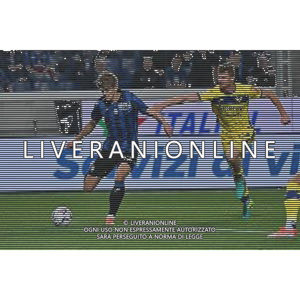 TVRG Atalanta vs Hellas Verona nella foto Charles de Ketelaere (Atalanta) e Pawel Dawidowicz (Hellas Verona) Bergamo 15-04-2024 Gewiss Stadium Campionato Serie A TIM - 32a giornata foto Roberto Garavaglia/Agenzia Aldo Liverani sas/ AGENZIA ALDO LIVERANI SAS  