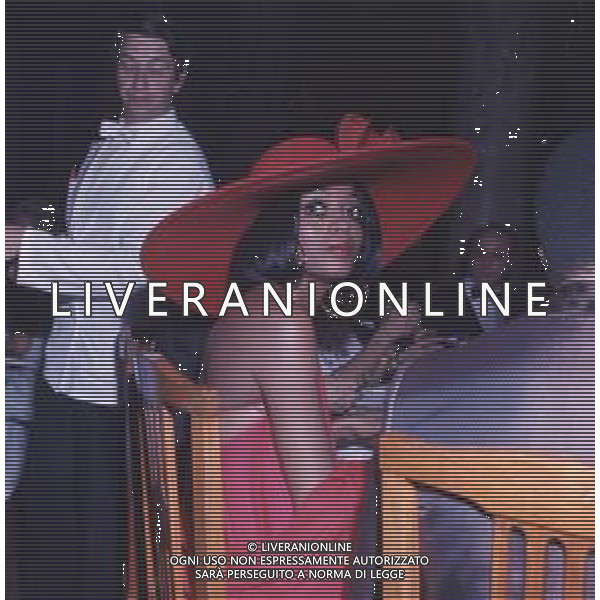 COL-RETROSPETTIVA DIANA ROSS CANTANTE NELLA FOTO DIANA ROSS A CANNES NELL\'ANNO 1973 AG ALDO LIVERANI SAS