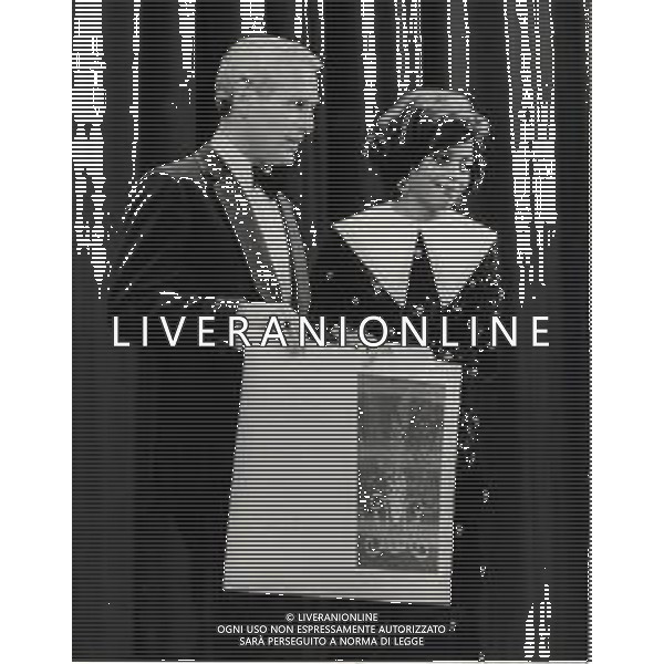 COL-RETROSPETTIVA DIANA ROSS CANTANTE NELLA FOTO DIANA ROSS CON PAUL NEWMAN A CANNES NELL\'ANNO 1973 AG ALDO LIVERANI SAS