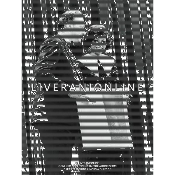 COL-RETROSPETTIVA DIANA ROSS CANTANTE NELLA FOTO DIANA ROSSCON MARIO CECCHI GORI A CANNES NELL\'ANNO 1973 AG ALDO LIVERANI SAS