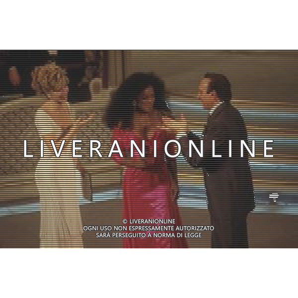 DIAP-RETROSPETTIVA DIANA ROSS CANTANTE NELLA FOTO DIANA ROSS CON PIPPO BAUDO E LORELLA CUCCARINI OSPITE AL FESTIVAL DI SANREMO NELL\'ANNO 1993 AG ALDO LIVERANI SAS