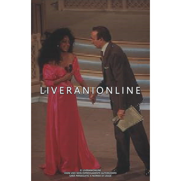 DIAP-RETROSPETTIVA DIANA ROSS CANTANTE NELLA FOTO DIANA ROSS CON PIPPO BAUDO OSPITE AL FESTIVAL DI SANREMO NELL\'ANNO 1993 AG ALDO LIVERANI SAS