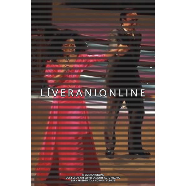 DIAP-RETROSPETTIVA DIANA ROSS CANTANTE NELLA FOTO DIANA ROSS CON PIPPO BAUDO OSPITE AL FESTIVAL DI SANREMO NELL\'ANNO 1993 AG ALDO LIVERANI SAS
