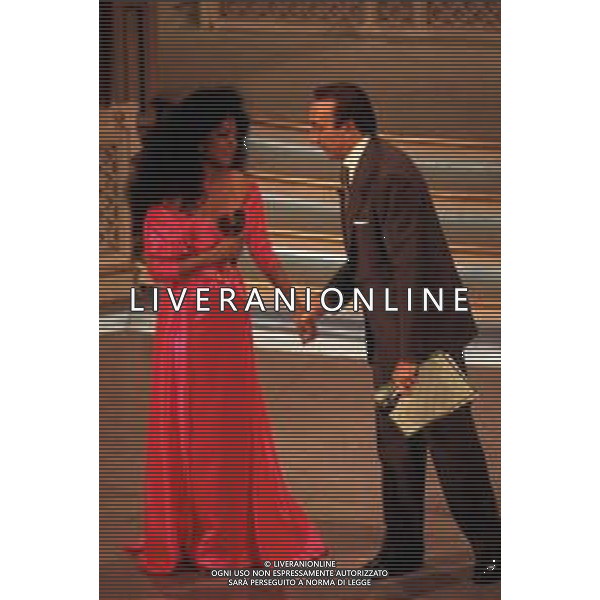 DIAP-RETROSPETTIVA DIANA ROSS CANTANTE NELLA FOTO DIANA ROSS CON PIPPO BAUDO OSPITE AL FESTIVAL DI SANREMO NELL\'ANNO 1993 AG ALDO LIVERANI SAS