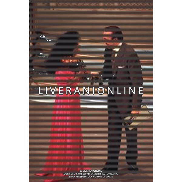 DIAP-RETROSPETTIVA DIANA ROSS CANTANTE NELLA FOTO DIANA ROSS CON PIPPO BAUDO OSPITE AL FESTIVAL DI SANREMO NELL\'ANNO 1993 AG ALDO LIVERANI SAS