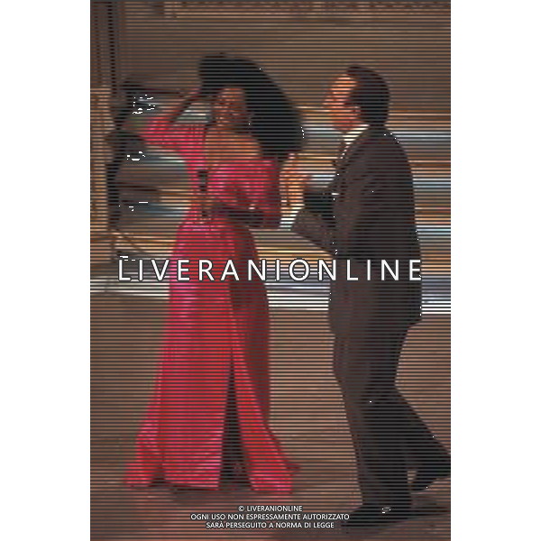 DIAP-RETROSPETTIVA DIANA ROSS CANTANTE NELLA FOTO DIANA ROSS CON PIPPO BAUDO OSPITE AL FESTIVAL DI SANREMO NELL\'ANNO 1993 AG ALDO LIVERANI SAS