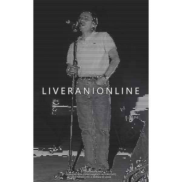 NEG-RETROSPETTIVA ROBERTO VECCHIONI CANTANTE NELLA FOTO ROBERTO VECCHIONI “Be-Bop-a-Lula “ A MILANO NELL\'ANNO 1991 AG ALDO LIVERANI SAS