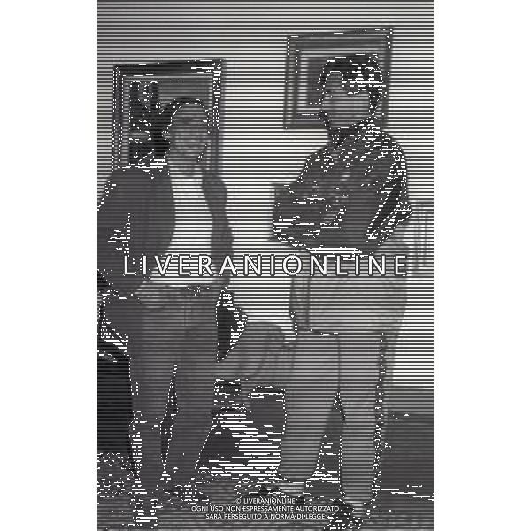 NEG-RETROSPETTIVA ROBERTO VECCHIONI CANTANTE NELLA FOTO ROBERTO VECCHIONI CON RICCARDO FERRI NELL\'ANNO 1990-1991 AD APPIANO GENTILE IN VISITA AL RITIRO INTER AG ALDO LIVERANI SAS  