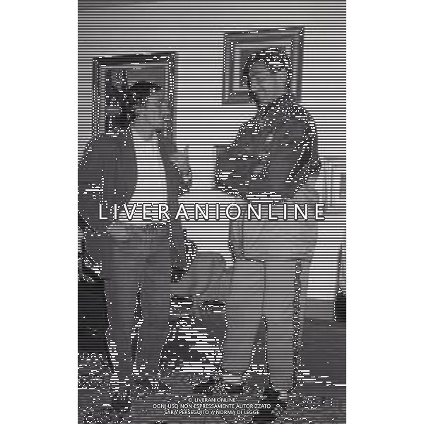 NEG-RETROSPETTIVA ROBERTO VECCHIONI CANTANTE NELLA FOTO ROBERTO VECCHIONI CON RICCARDO FERRI NELL\'ANNO 1990-1991 AD APPIANO GENTILE IN VISITA AL RITIRO INTER AG ALDO LIVERANI SAS  