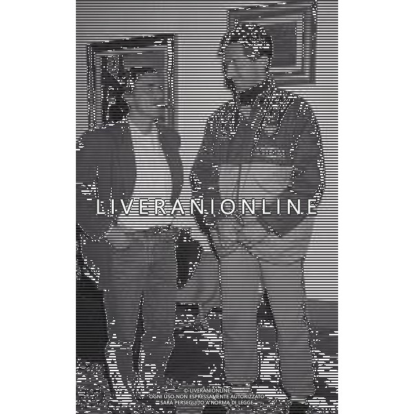 NEG-RETROSPETTIVA ROBERTO VECCHIONI CANTANTE NELLA FOTO ROBERTO VECCHIONI CON RICCARDO FERRI NELL\'ANNO 1990-1991 AD APPIANO GENTILE IN VISITA AL RITIRO INTER AG ALDO LIVERANI SAS  