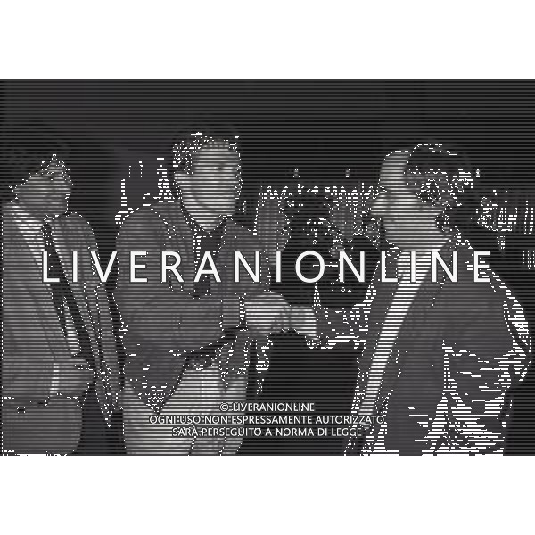 NEG-RETROSPETTIVA ROBERTO VECCHIONI CANTANTE NELLA FOTO ROBERTO VECCHIONI CON LOTHAR MATTHAUS NELL\'ANNO 1990-1991 AD APPIANO GENTILE IN VISITA AL RITIRO INTER AG ALDO LIVERANI SAS  