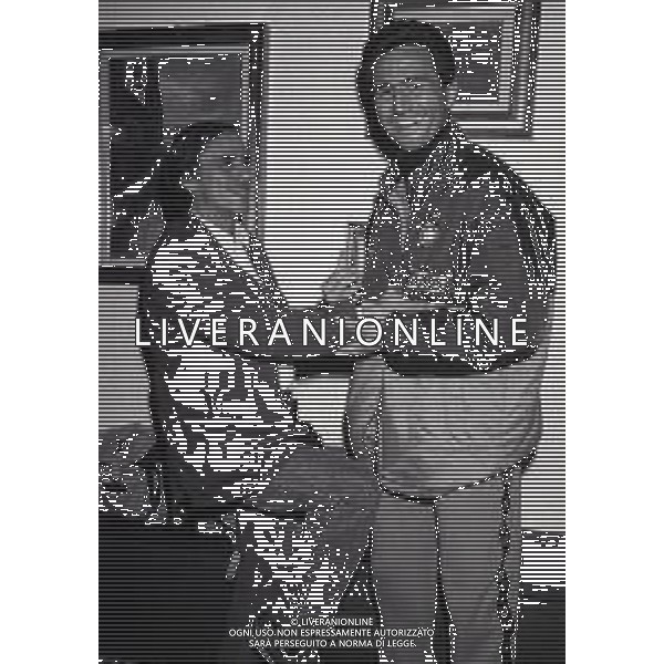 NEG-RETROSPETTIVA ROBERTO VECCHIONI CANTANTE NELLA FOTO ROBERTO VECCHIONI CON RICCARDO FERRI NELL\'ANNO 1990-1991 AD APPIANO GENTILE IN VISITA AL RITIRO INTER AG ALDO LIVERANI SAS 