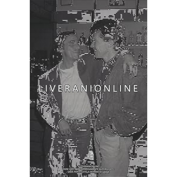 NEG-RETROSPETTIVA ROBERTO VECCHIONI CANTANTE NELLA FOTO ROBERTO VECCHIONI CON LOTHAR MATTHAUS NELL\'ANNO 1990-1991 AD APPIANO GENTILE IN VISITA AL RITIRO INTER AG ALDO LIVERANI SAS 