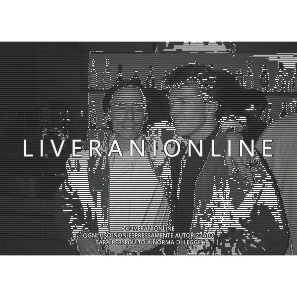 NEG-RETROSPETTIVA ROBERTO VECCHIONI CANTANTE NELLA FOTO ROBERTO VECCHIONI CON LOTHAR MATTHAUS NELL\'ANNO 1990-1991 AD APPIANO GENTILE IN VISITA AL RITIRO INTER AG ALDO LIVERANI SAS  